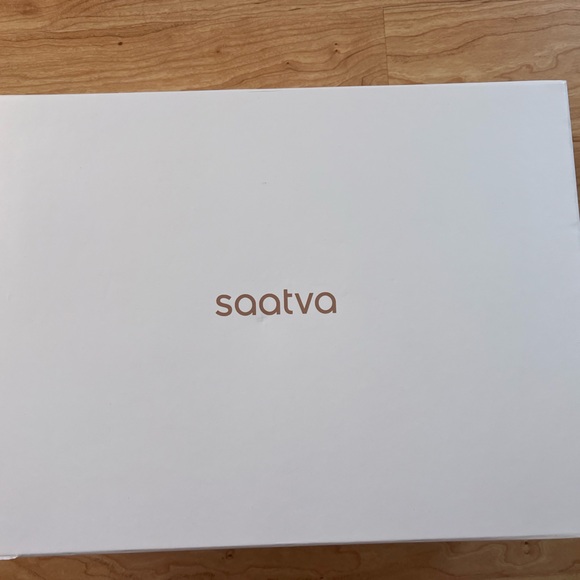 Saatva - Linen sheet set - Picture 5 of 6